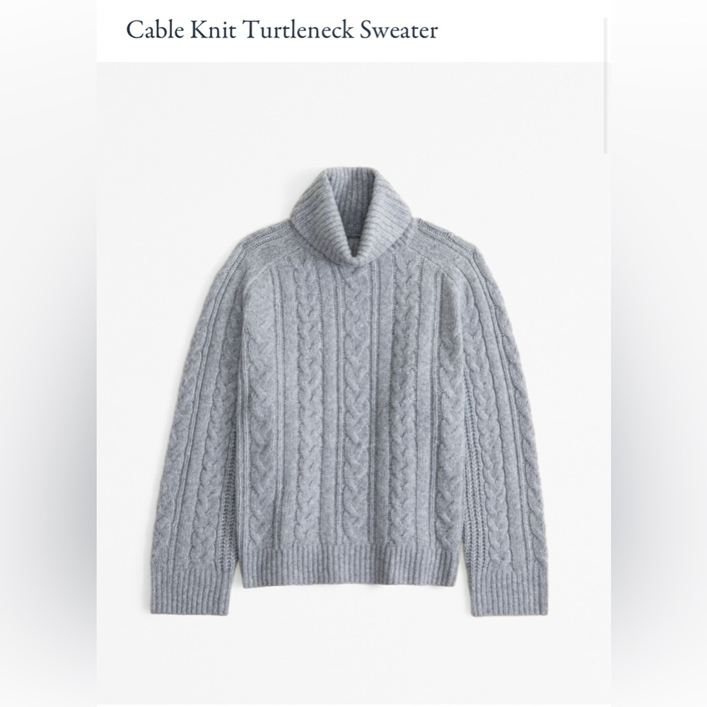 Abercrombie & Fitch Women’s Gray Cable Knit Sweater size Small. Originally $90